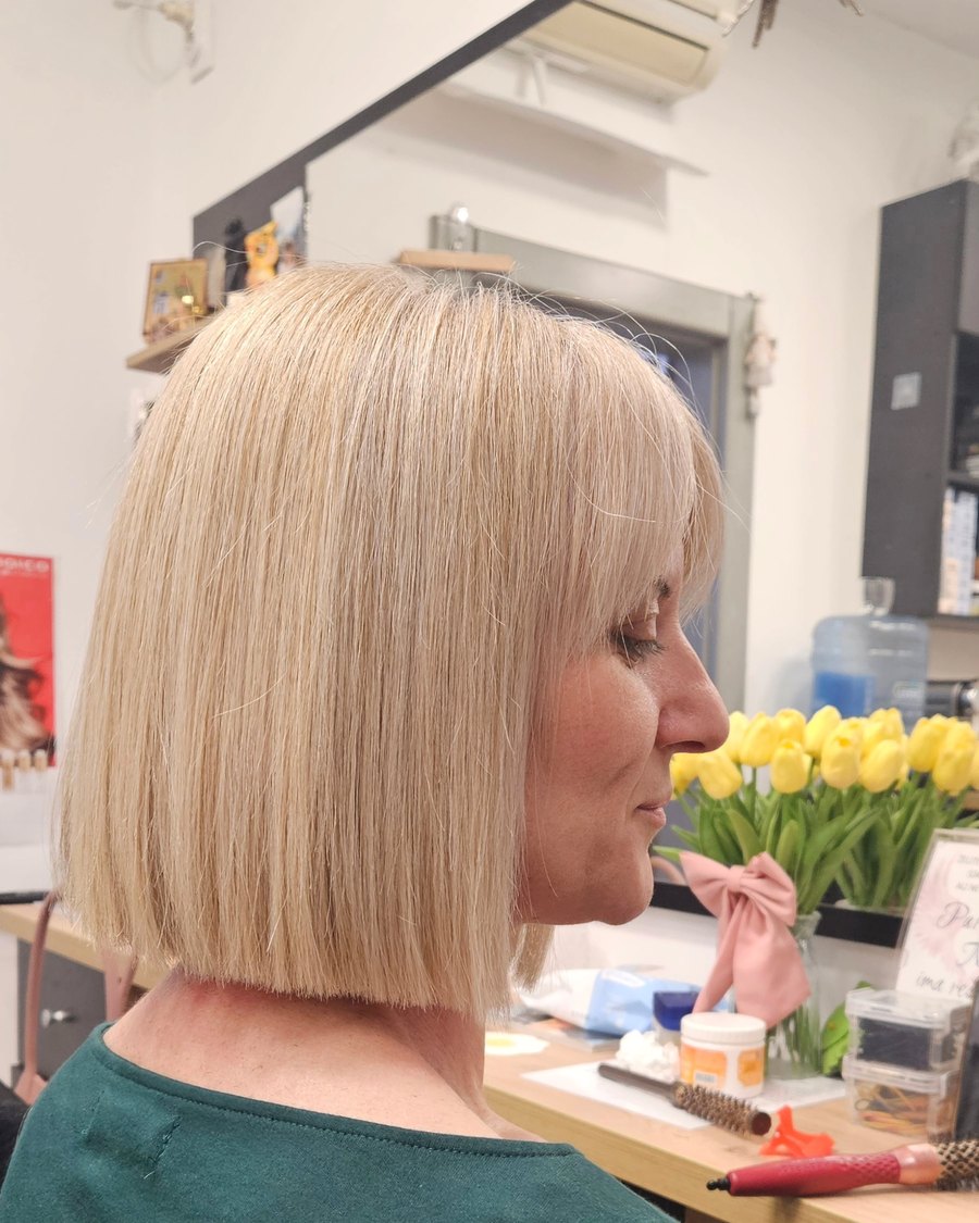Platinasta plava i bob frizura — Paradiso N, Beograd